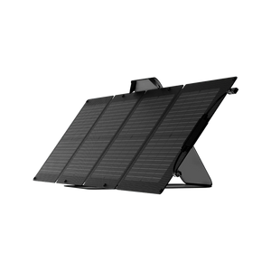 Panel Solar Portátil EcoFlow de 110 W desplegado en un entorno natural, capturando la luz solar para cargar dispositivos