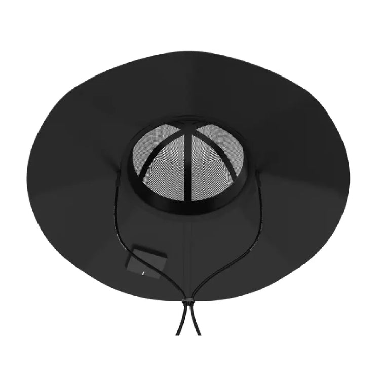 Sombrero Solar EcoFlow utilizado en camping para aprovechar la energía solar mientras se disfruta del aire libre