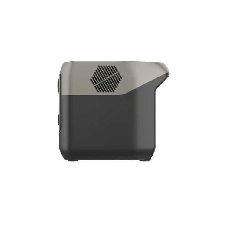 EcoFlow RIVER 2 Pro en un campamento, alimentando una lámpara y un teléfono móvil, demostrando su versatilidad