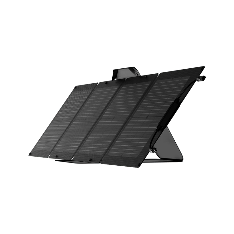 Panel Solar Portátil EcoFlow de 110 W desplegado en un entorno natural, capturando la luz solar para cargar dispositivos